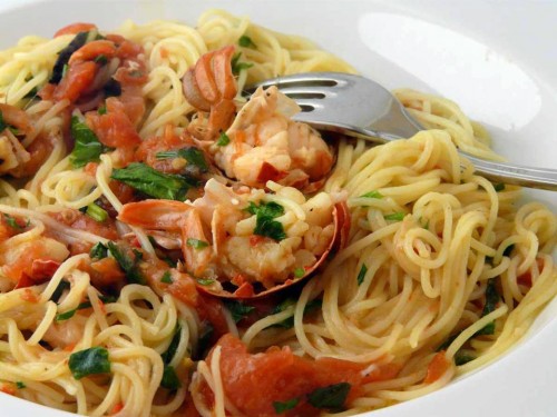 Spaghetti all'astice con pomodori, cuicna, ricette, primi piatti, astice, ricette di pesce, cucinare l'astice, 
