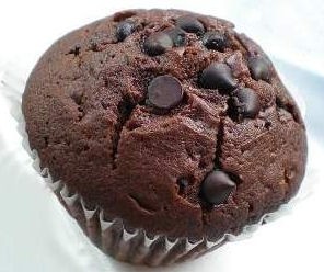muffin-al-cacao-e-gocce-di-cioccolato.jpg