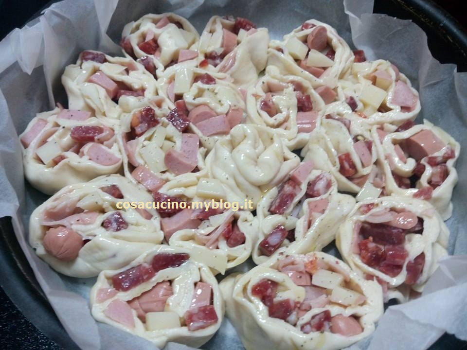 Pizza di rose napoletana
