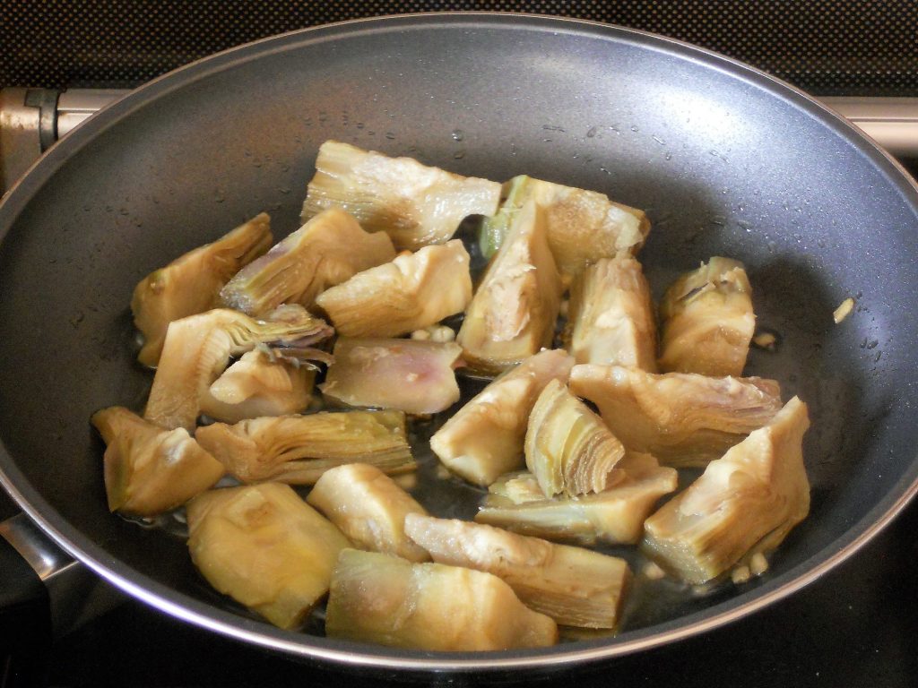 Carciofi-a-funghetto-con-olive-taggiasche-2